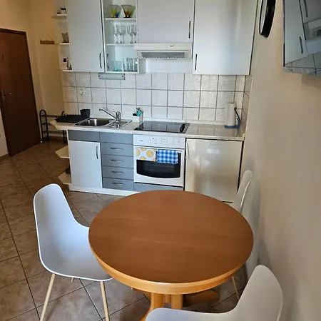 Ivo, Apartment