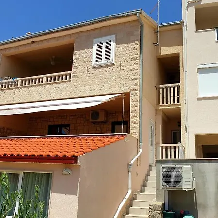 Ivo, Apartman